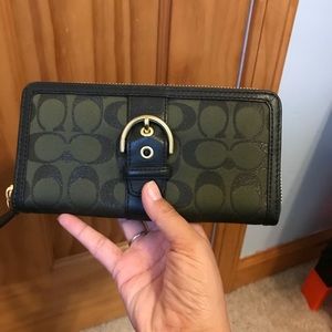NWT Coach Campbell Signature Accordion Zip Wallet
