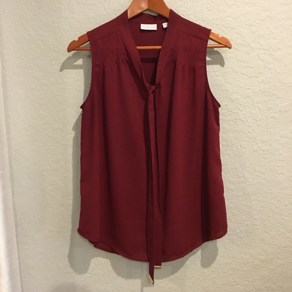 NY&Co true red sleeveless blouse (M)