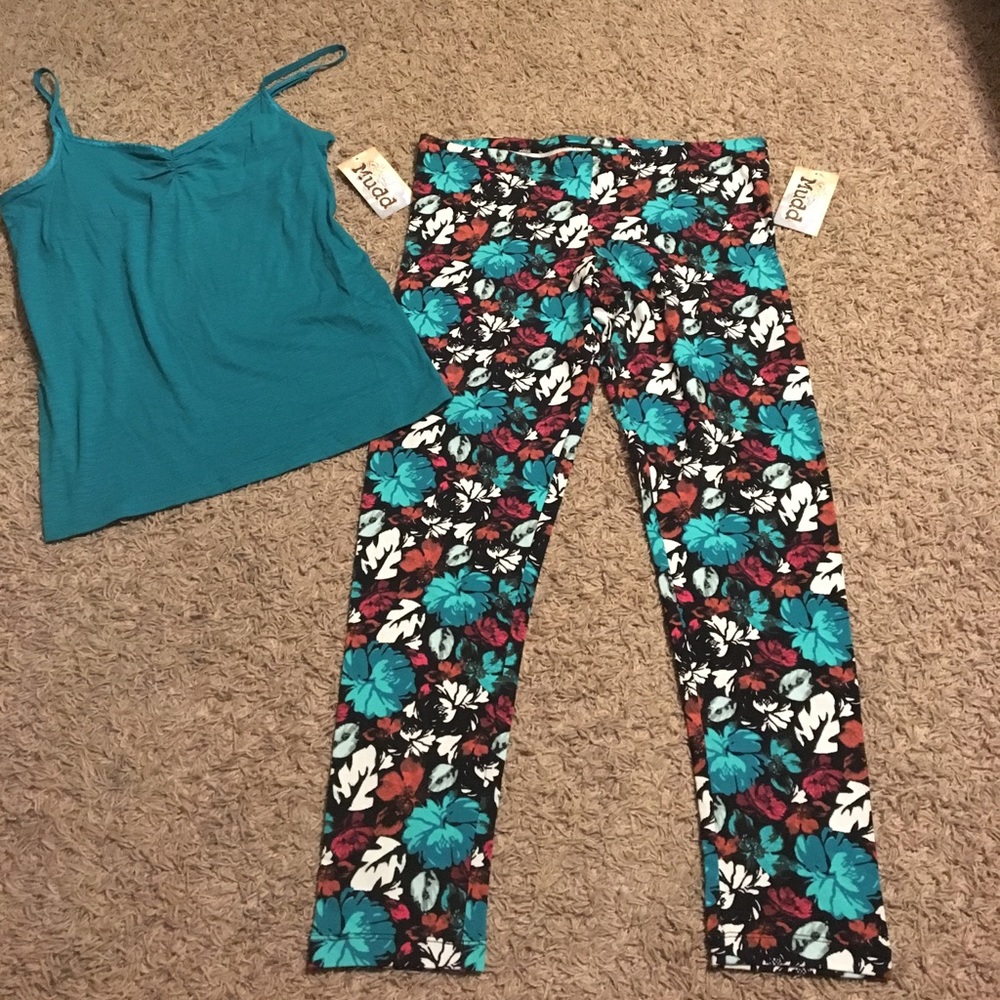 Mudd tank top and coordinating leggings.