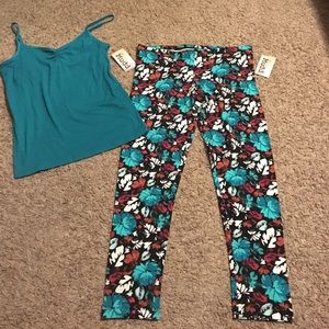 Mudd tank top and coordinating leggings.