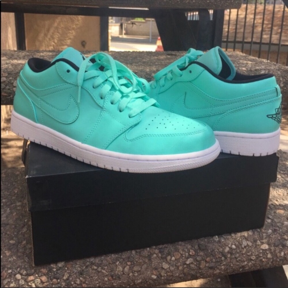 Jordan 1 low Tiffany (Saved for Memoirsofmars)