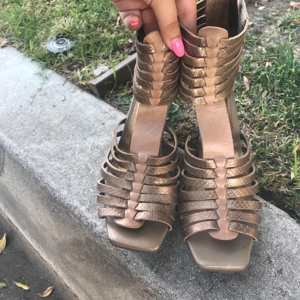 Comfortable wedges! Cute with shorts or jeans 💖💖