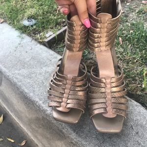 Comfortable wedges! Cute with shorts or jeans 💖💖