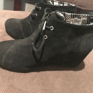 TOMS Desert Wedge Bootie (Black) WORN ONCE