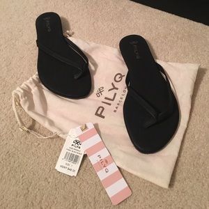 PILYQ Barcelona flip flops
