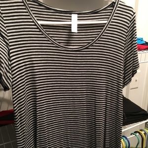 Lularoe classic tee