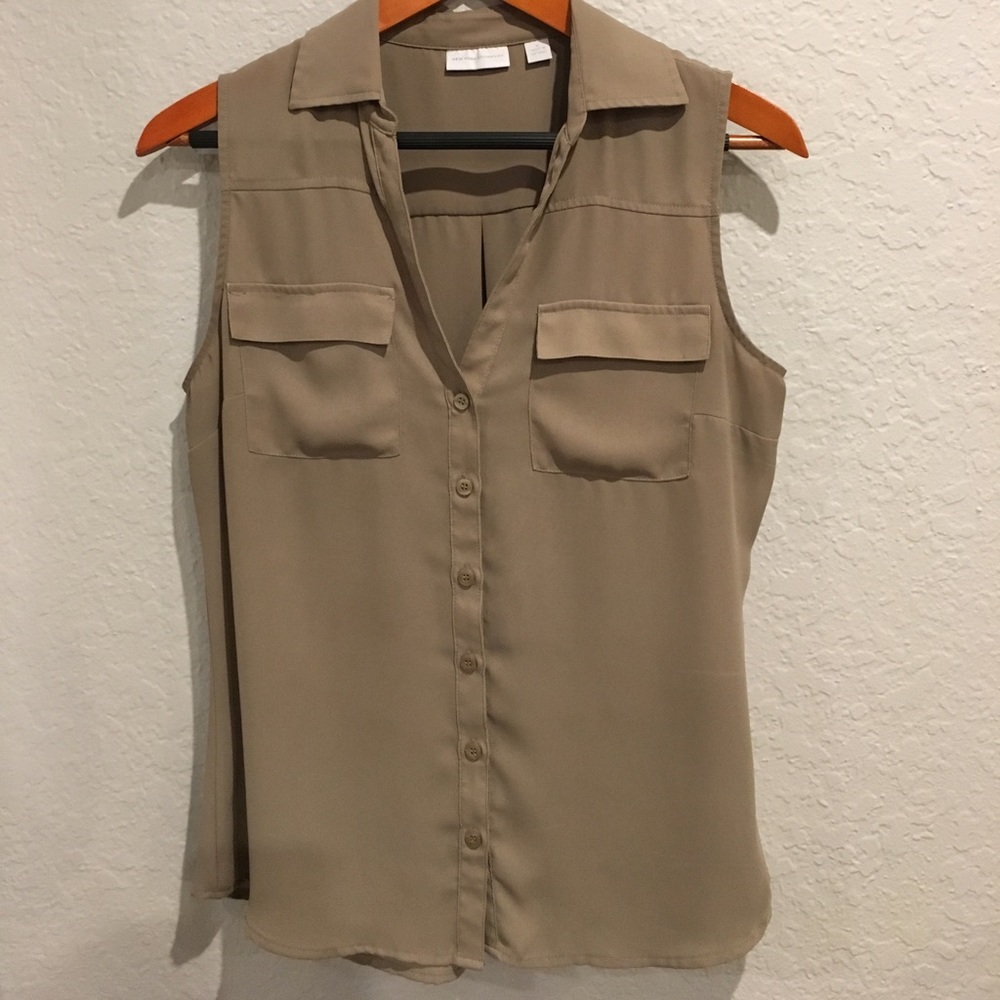 NY&Co Med sleeveless blouse