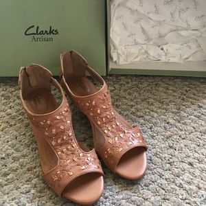 Clark’s Artisan Zip Wedge T-Strap Open Toe Sandals