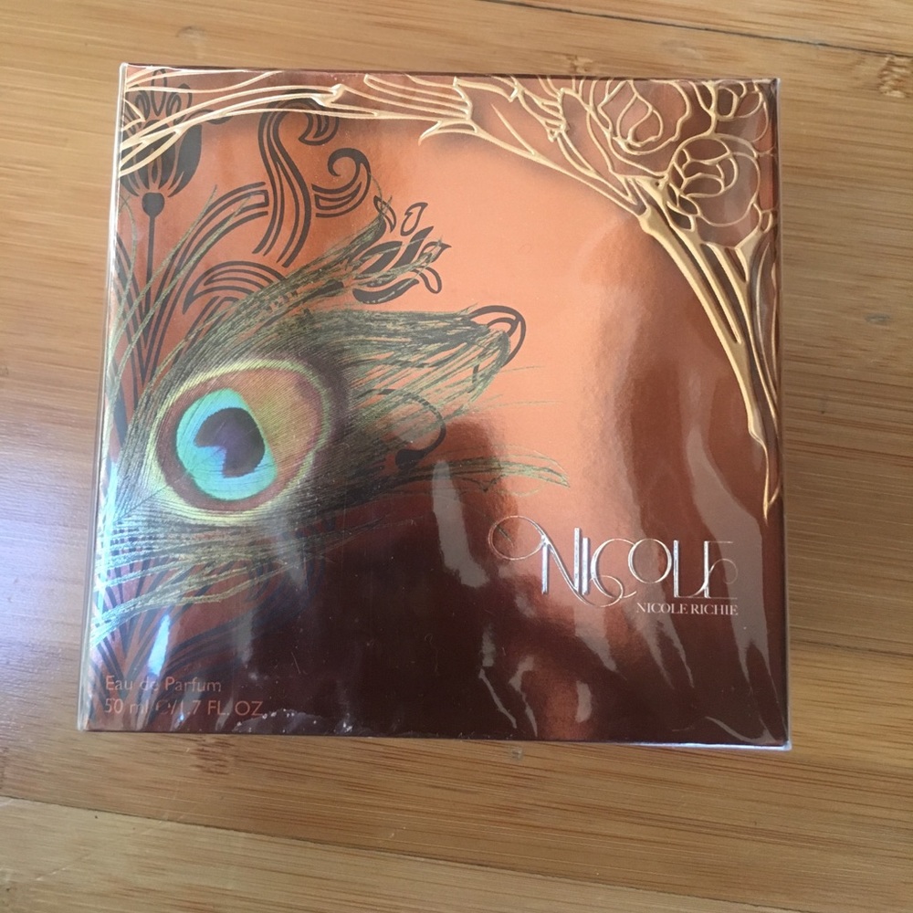 Gift it! Nicole Perfume