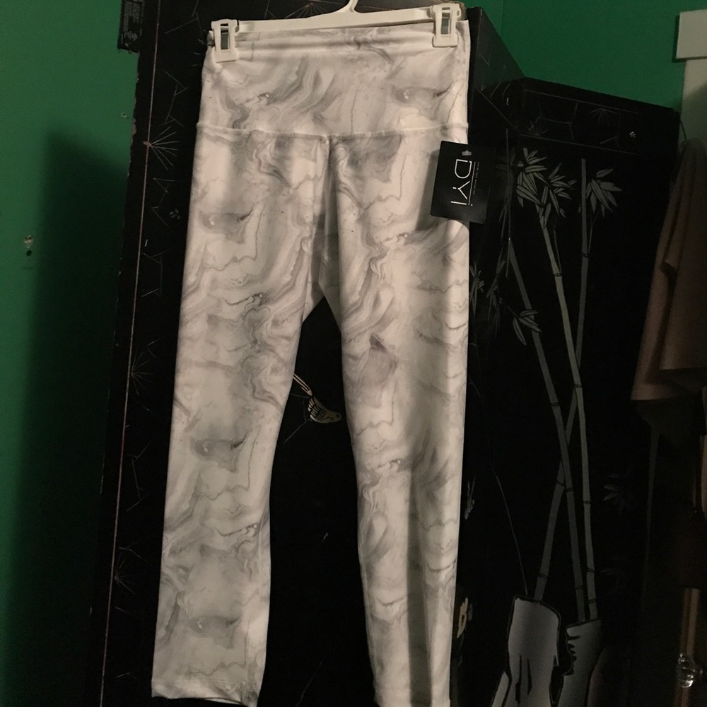 NWT Marble yoga crops