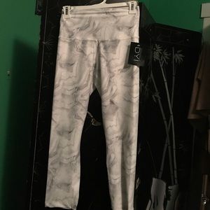 NWT Marble yoga crops