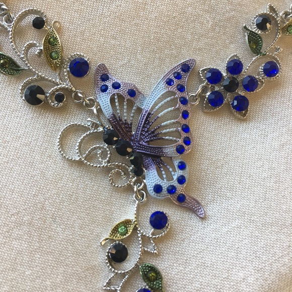 Crystal Butterfly Necklace Set/ Blue - Picture 6 of 8