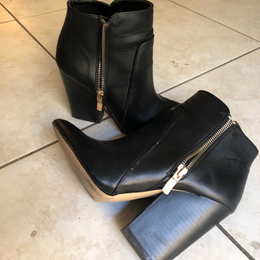 Bcbg booties black