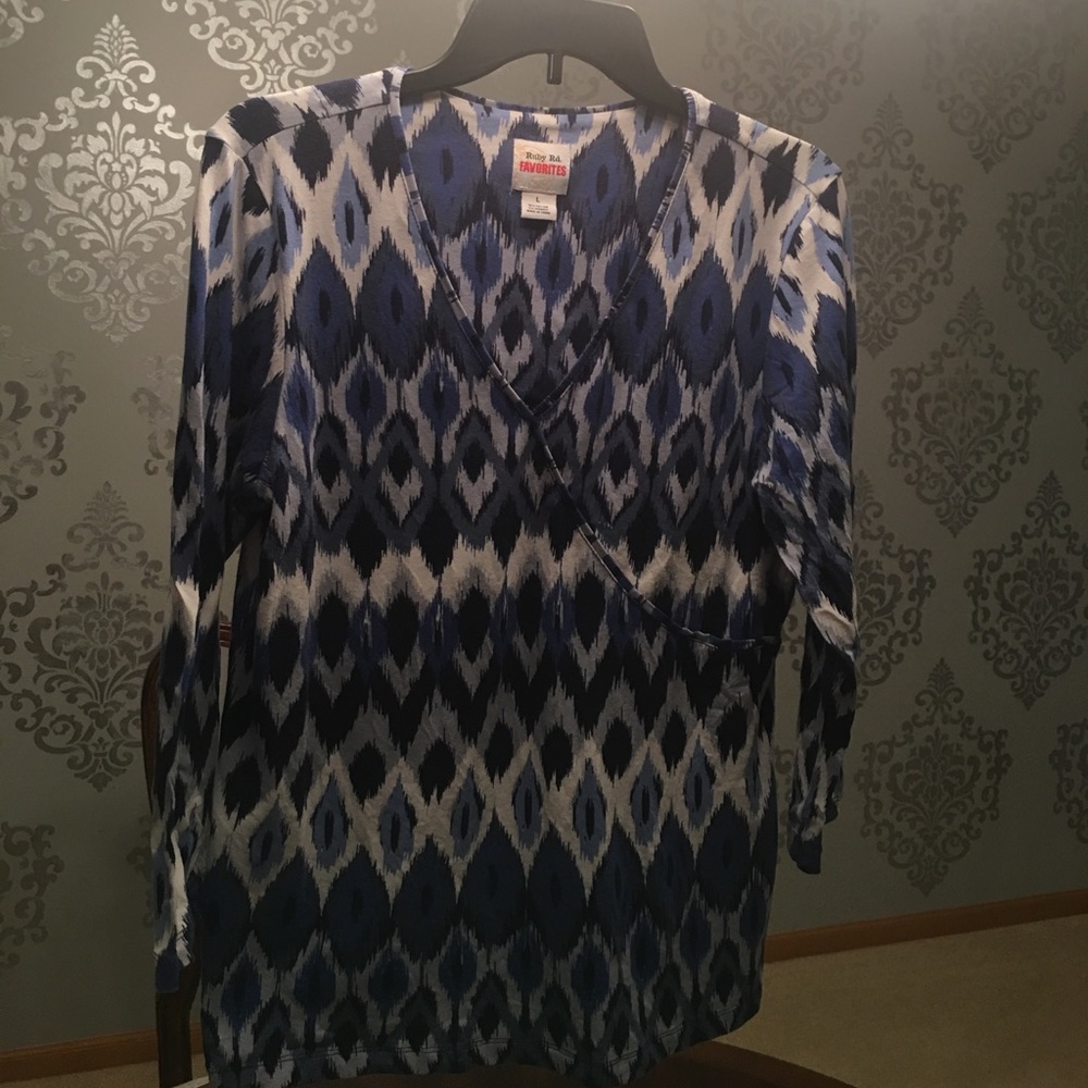 Really cute top with blue & white pattern.