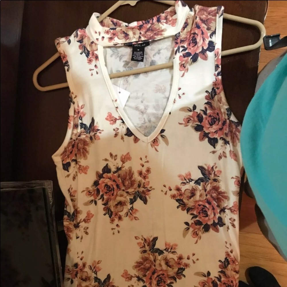 Floral sleeveless top