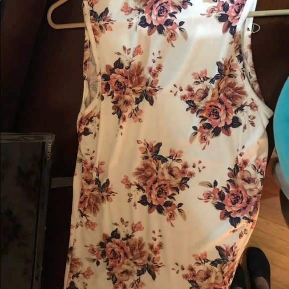 Floral sleeveless top - Picture 2 of 3