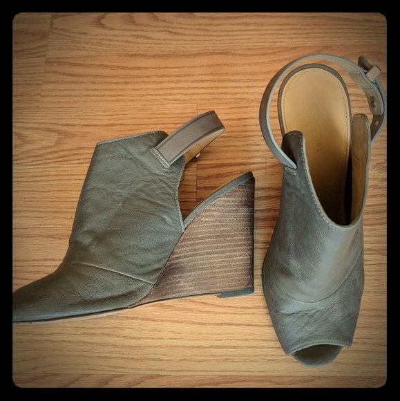 Coach taupe high heels - Picture 1 of 4