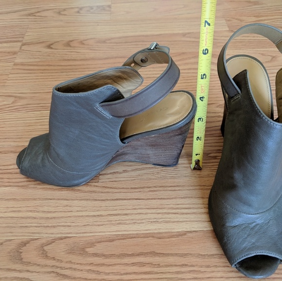 Coach taupe high heels - Picture 3 of 4