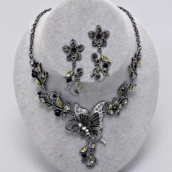 Crystal Butterfly Necklace Set/ Black - Picture 3 of 8