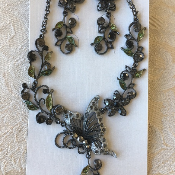 Crystal Butterfly Necklace Set/ Black - Picture 5 of 8