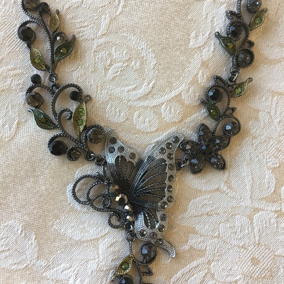 Crystal Butterfly Necklace Set/ Black - Picture 6 of 8