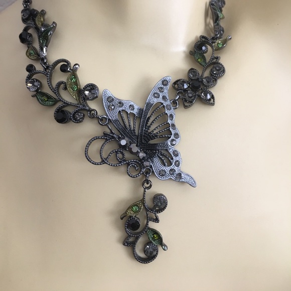Crystal Butterfly Necklace Set/ Black - Picture 2 of 8