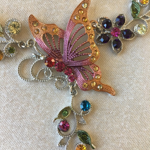 Crystal Butterfly Necklace Set/Multi Silver - Picture 6 of 8
