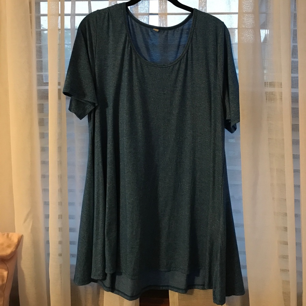LuLaRoe Perfect Tee - like new!