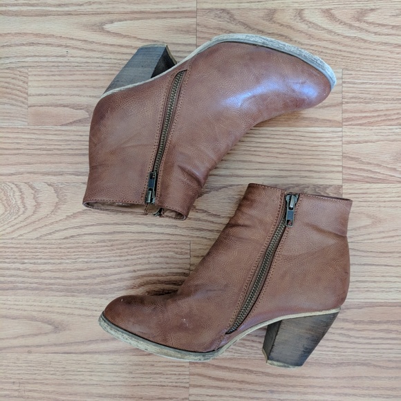 Mid heel brown bootie - Picture 2 of 4