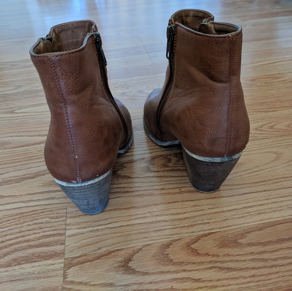 Mid heel brown bootie - Picture 3 of 4