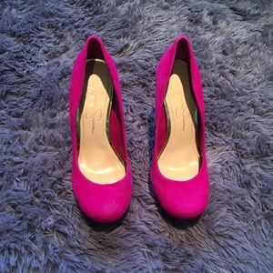 Jessica Simpson pumps