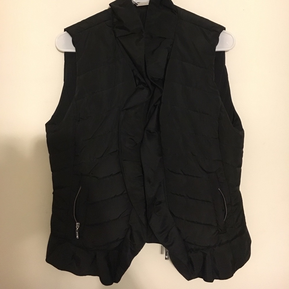 White/Black Black Small puffer vest