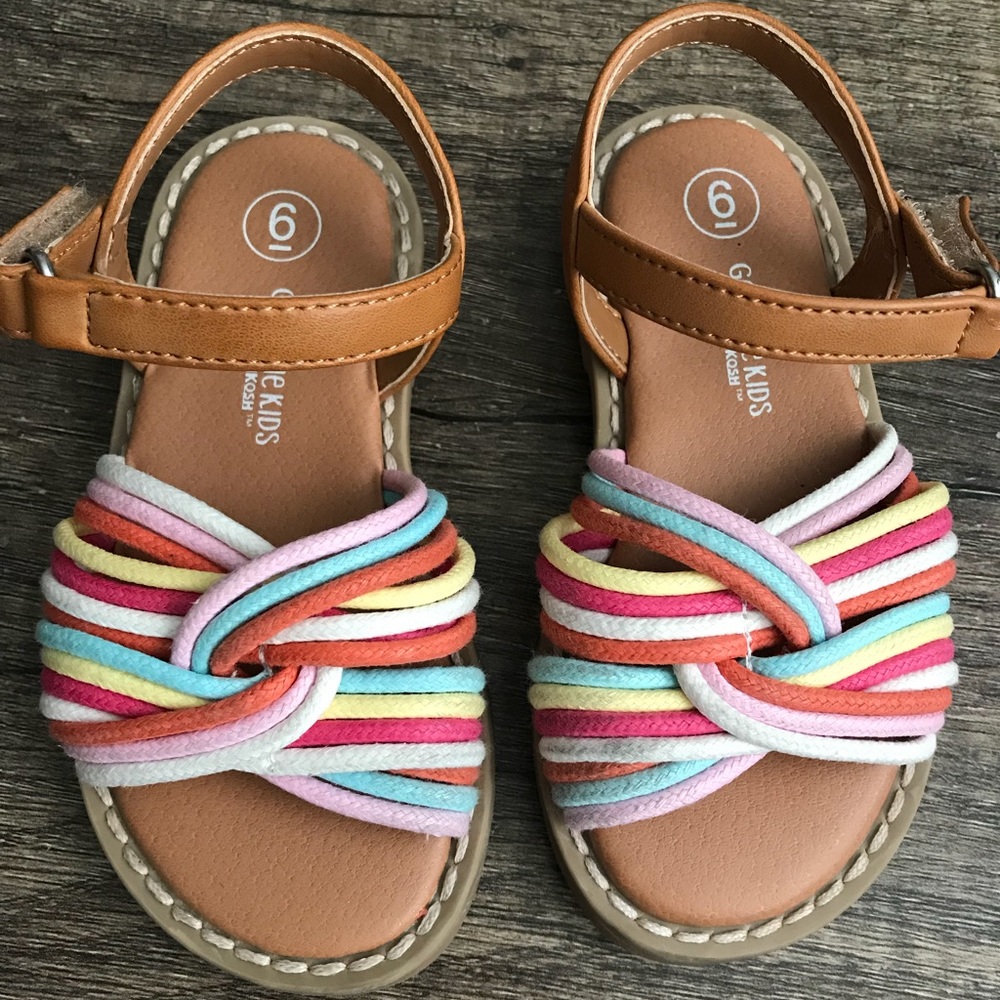 👧🏽toddle size 6 sandals