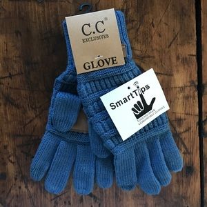 Cable knit (touch screen comparable) gloves