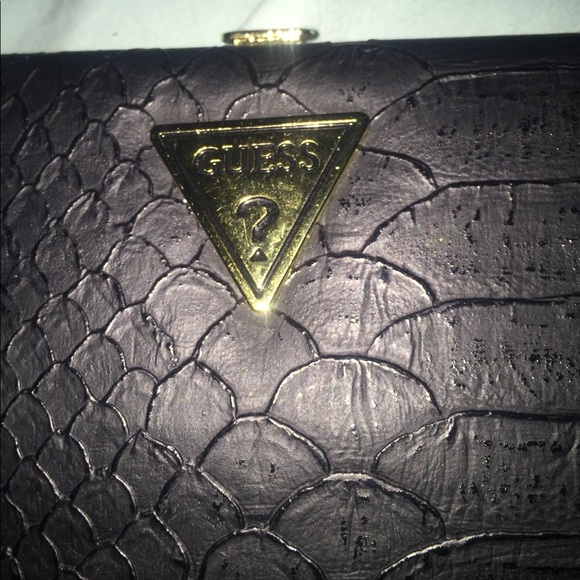 GUESS CLUTCH - Picture 2 of 3