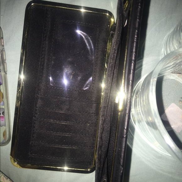 GUESS CLUTCH - Picture 3 of 3