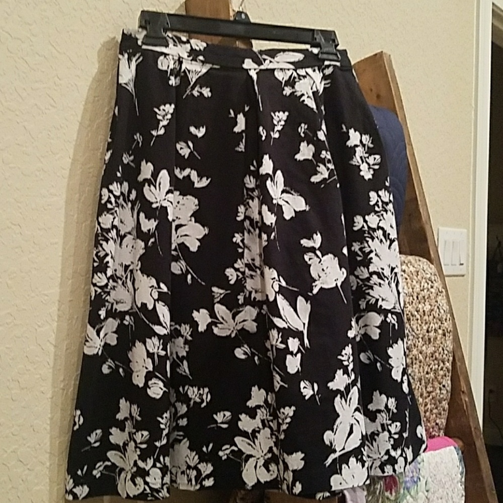 Floral print skirt