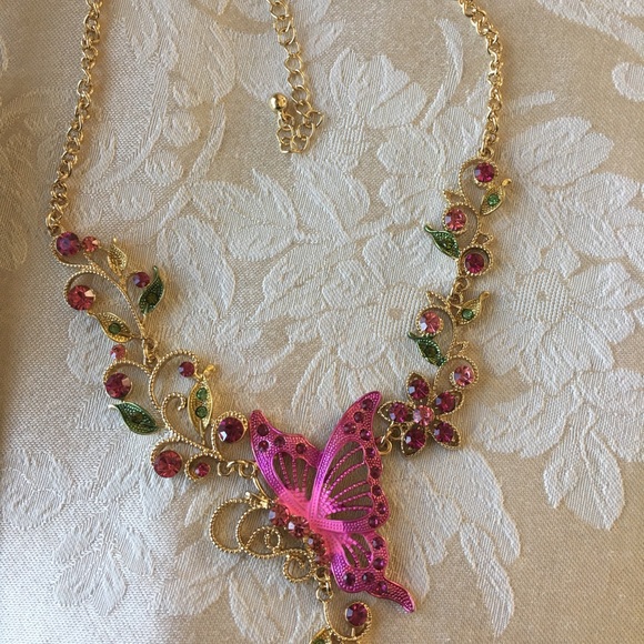 Crystal Butterfly Necklace Set/Pink - Picture 4 of 8