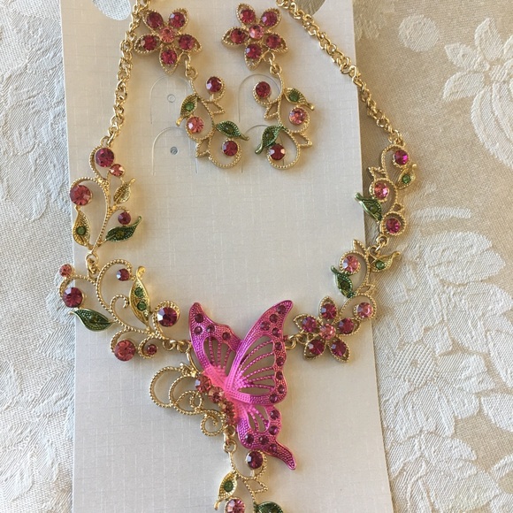 Crystal Butterfly Necklace Set/Pink - Picture 2 of 8