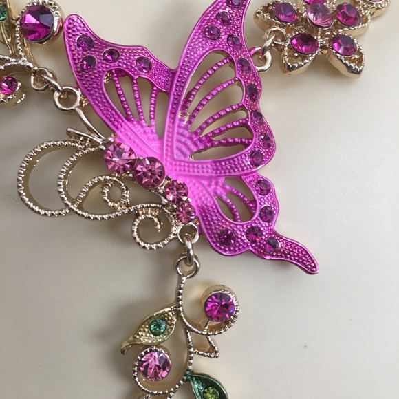 Crystal Butterfly Necklace Set/Pink - Picture 3 of 8