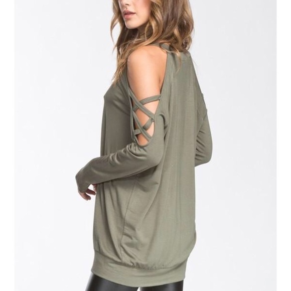 Last 1! 🌟Black Cold Shoulder Criss Cross Top - Picture 3 of 3