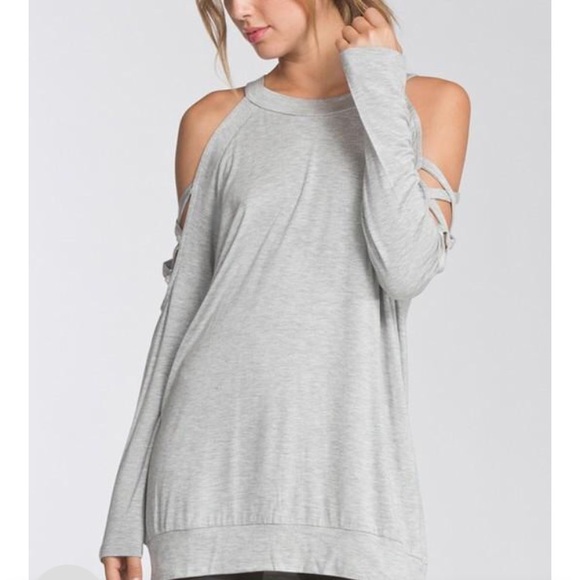 Last 1! 🌟Black Cold Shoulder Criss Cross Top - Picture 2 of 3