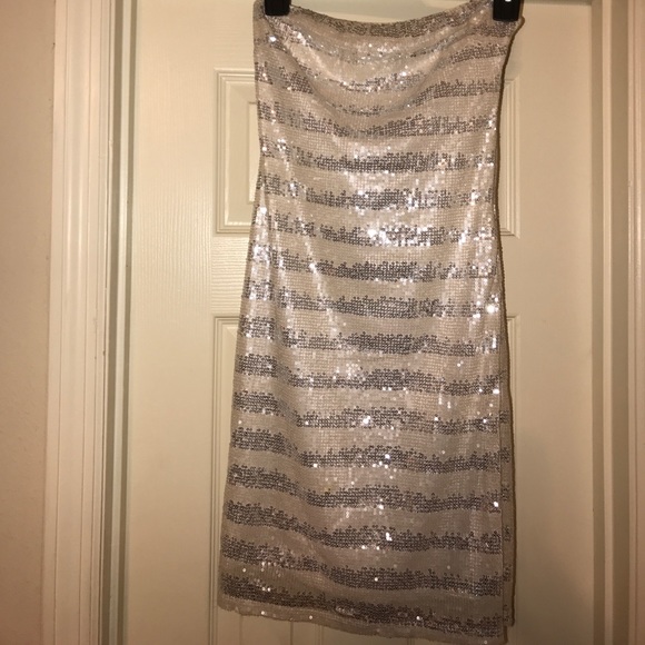 Sequence sleeveless dress. Off white and silver - Picture 1 of 3
