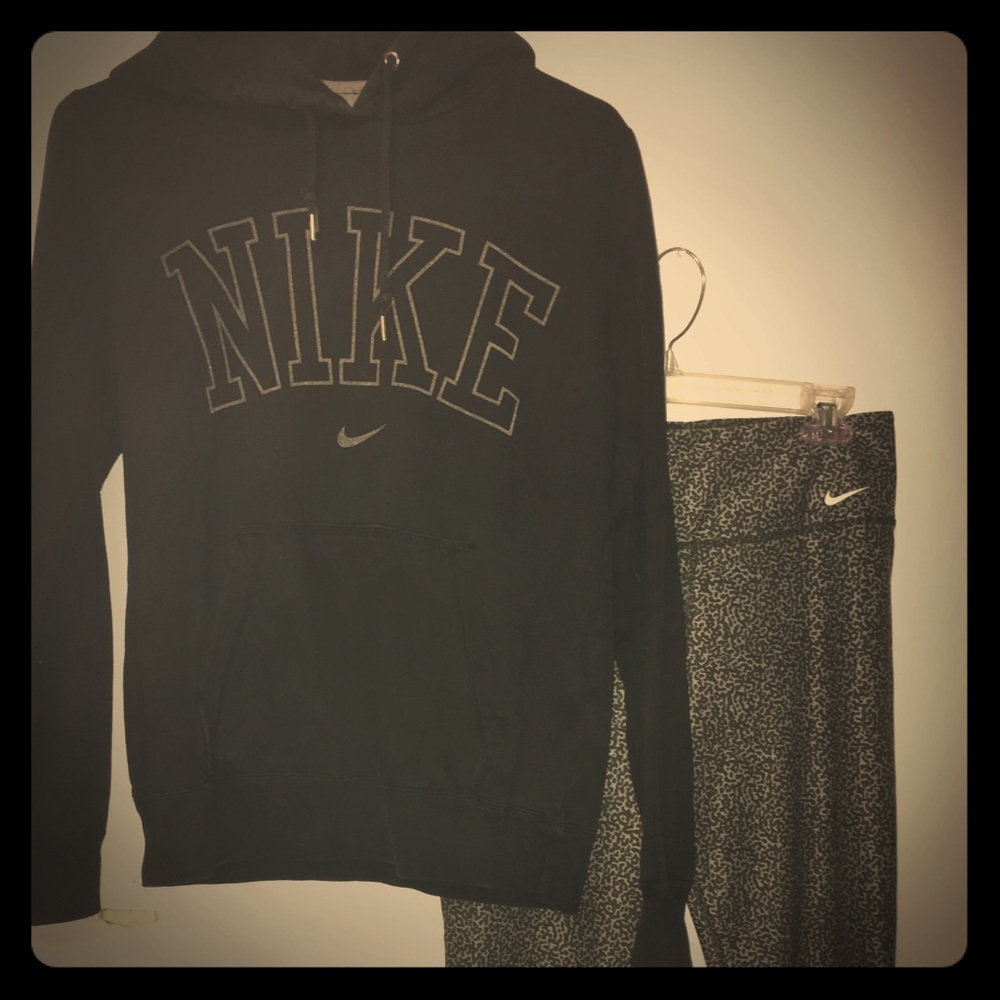 Nike Bundle Hoodie And Yoga Pants Sz Small