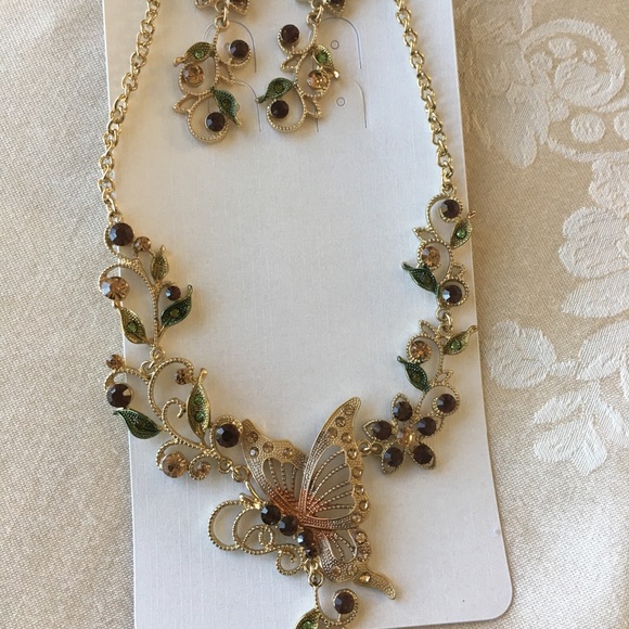 Crystal Butterfly Necklace Set/Brown - Picture 2 of 8