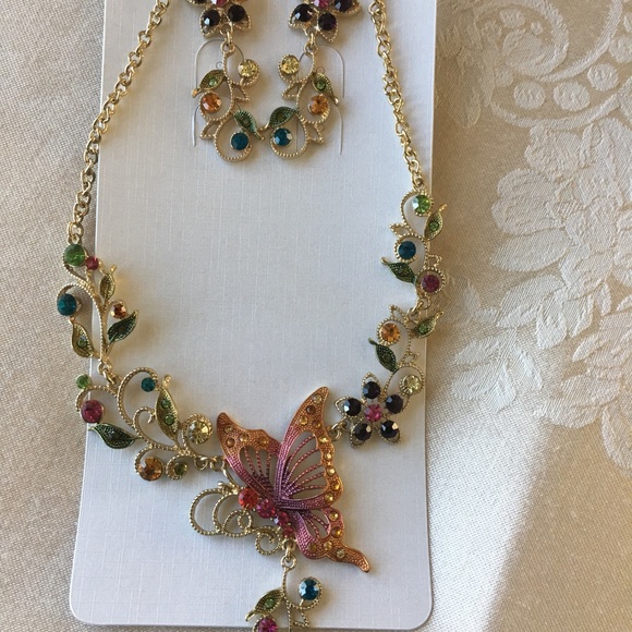 Crystal Butterfly Necklace Set/Brown - Picture 8 of 8