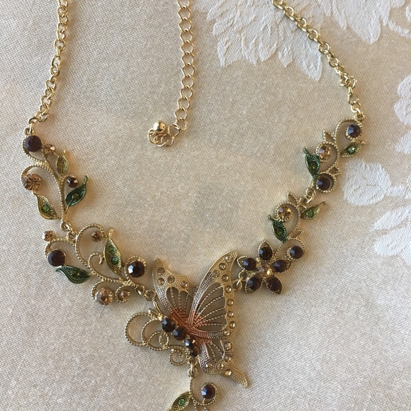 Crystal Butterfly Necklace Set/Brown - Picture 5 of 8