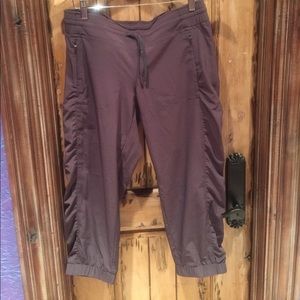 Athlete lined la vita crop pant. 10. Flint Gray