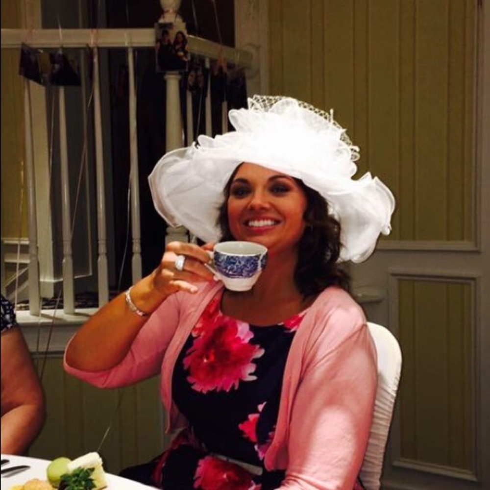 Beautiful white hat - perfect for church or events