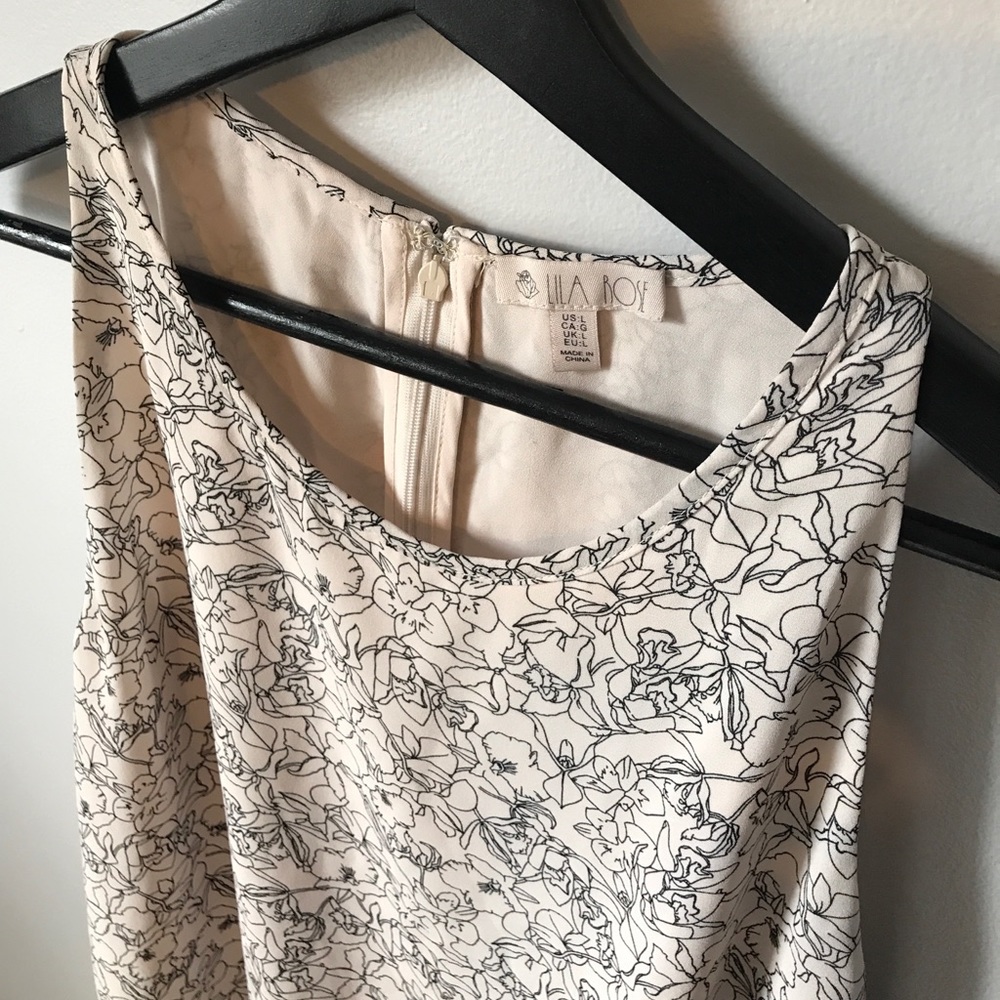 Lila Rose Trapeze Split Back Floral Taupe Tank - Picture 2 of 8